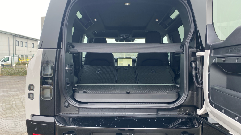 Land Rover Defender 3.0 D250 X-Dynamic SE 90 3dr Auto Diesel Estate